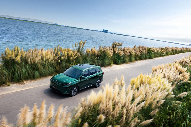 Запас хода 1250 км, госсубсидия: стартовали продажи обновленного российского гибридного кроссовера Evolute i-Space - 1 Запас хода 1250 км, госсубсидия: стартовали продажи обновленного российского гибридного кроссовера Evolute i-Space