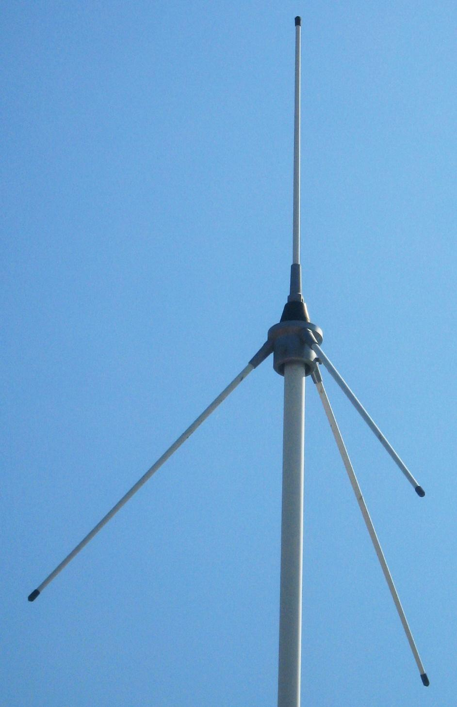 Рис. 8. Антенна Ground Plane с противовесами (источник)