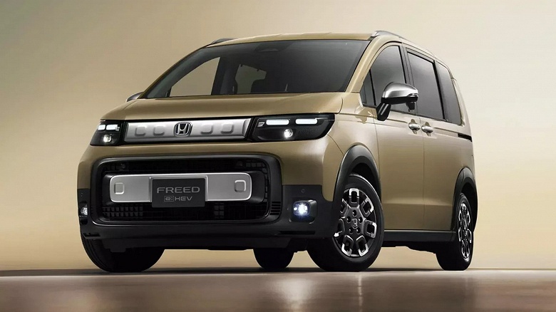 Практичная семейная Honda дешевле Lada Vesta SW Cross. В России доступны Honda Freed Crosstar с бензиновой и гибридной установками