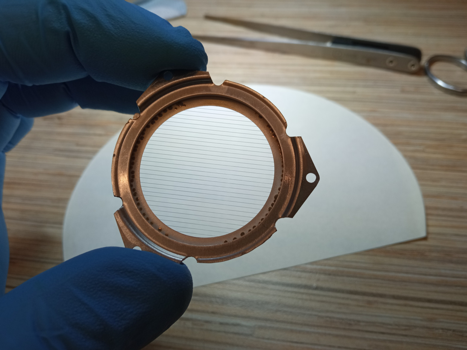 Сетка установленная на входе детектора