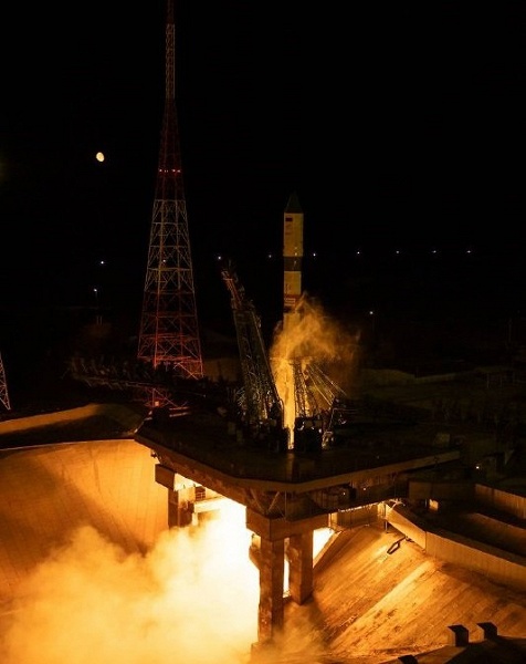 Чеснок, скафандр и уникальная установка для синтеза полупроводников: &laquo;Прогресс МС-32&raquo; прибыл на МКС