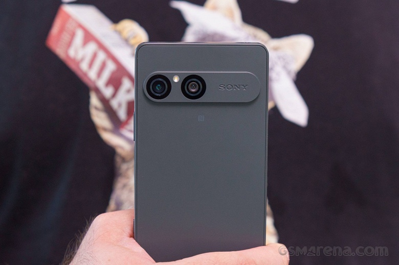 Первый за очень много лет смартфон Sony с новым дизайном получился весьма спорным. Опубликованы обзоры Xperia 10 VII