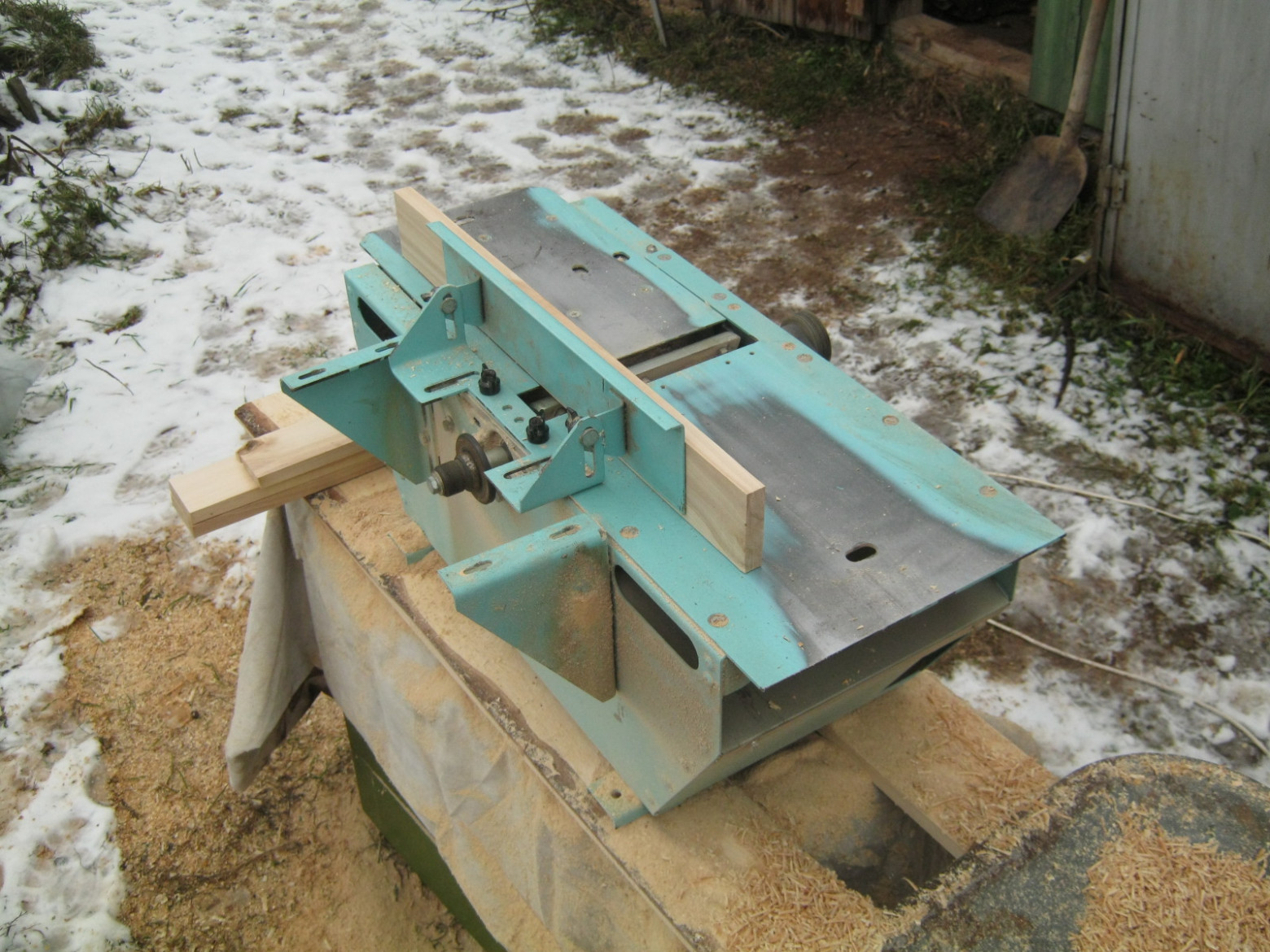 Фото 3.4. Досочки строгаем и подгоняем по толщине и ширине, поверхность реек приходится только хорошенько отшлифовывать