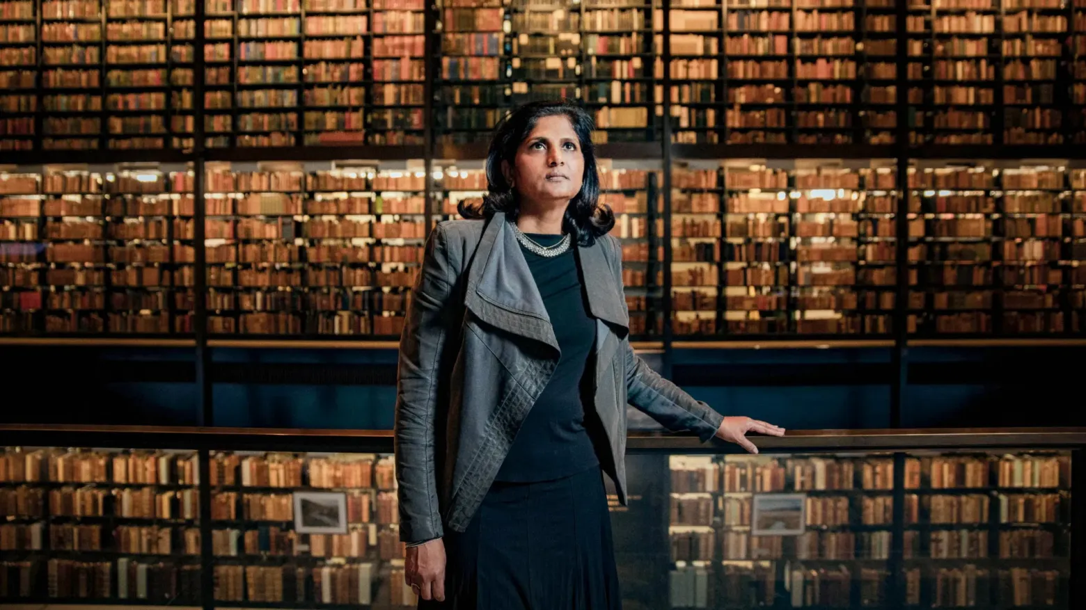 Существует несколько конкурирующих гипотез о загадочном происхождении QSO1. Над их развитием работает, в частности, Приямвада Натараджан из Йельского университета