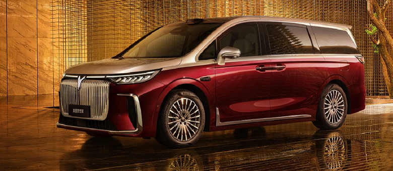 Более 1500 км, поворотные задние колёса, пневмоподвеска с функцией &laquo;ковра-самолёта&raquo; и многое другое. Представлен новейший Voyah Dreamer 2026