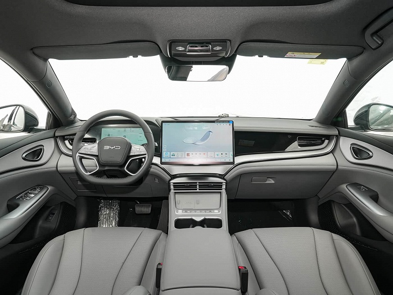 Больше Toyota Camry, мощнее и дешевле. Представлен BYD Seal 07 DM-i 2026: 272 л.с. и 230 км без бензина — всего 170 тыс. юаней (2,0 млн рублей) - 4 Больше Toyota Camry, мощнее и дешевле. Представлен BYD Seal 07 DM-i 2026: 272 л.с. и 230 км без бензина — всего 170 тыс. юаней (2,0 млн рублей)