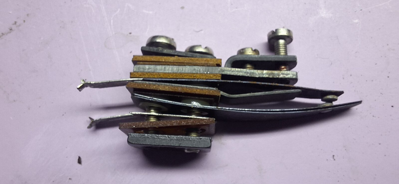 Разобранный контакт