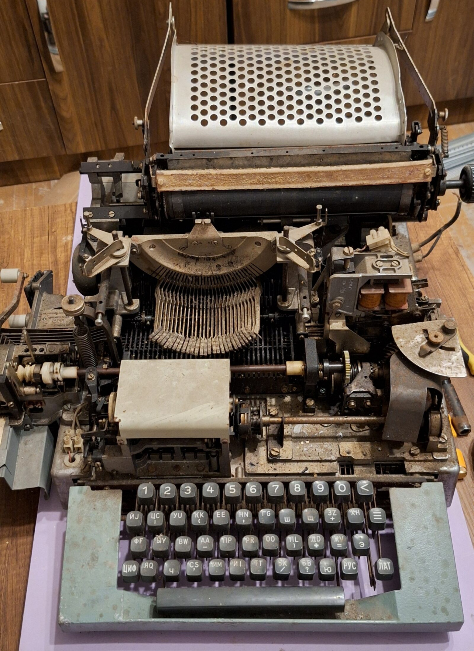 Телетайп, вид спереди