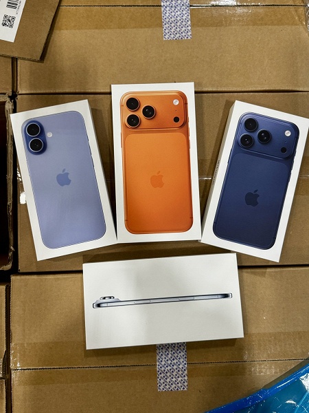 Упаковки iPhone Air, iPhone 17 Pro и iPhone 17 показали вживую - 1 Упаковки iPhone Air, iPhone 17 Pro и iPhone 17 показали вживую