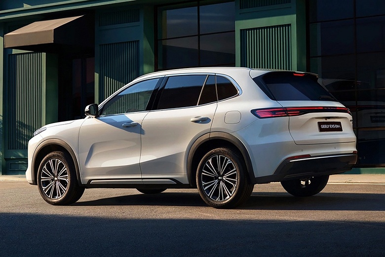 В России официально появится первый подключаемый гибрид Geely — Geely EX5 EM-i может проезжать до 1420 км на баке бензина - 2 В России официально появится первый подключаемый гибрид Geely — Geely EX5 EM-i может проезжать до 1420 км на баке бензина