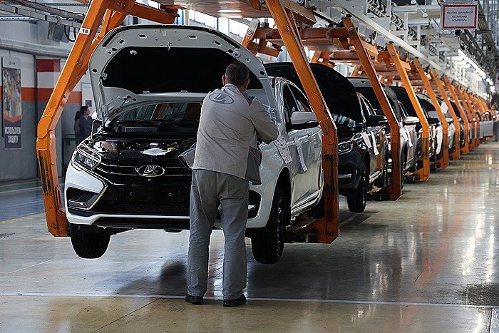 АвтоВАЗ переходит на четырехдневную неделю: если ситуация не изменится, то этот режим продлится полгода