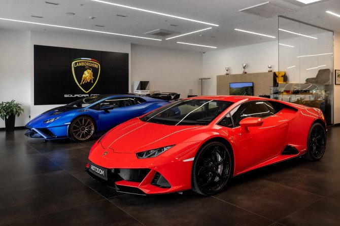 Продажи люксовых авто в России растут несмотря на то, что рынок падает. Россияне раскупают Rolls-Royce и Bentley - 1 Продажи люксовых авто в России растут несмотря на то, что рынок падает. Россияне раскупают Rolls-Royce и Bentley