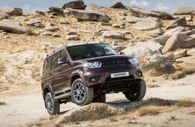 Новый УАЗ &laquo;Патриот&raquo; с дизелем и коробкой JAC столкнулся со сложностями: разместить всё под капотом оказалось непросто