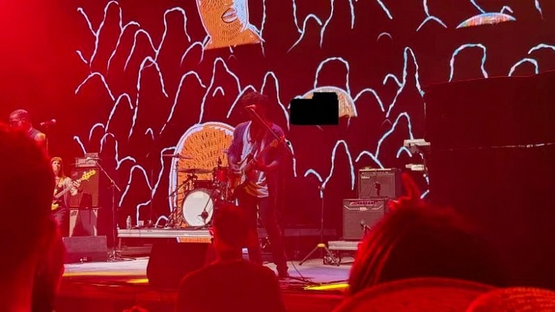 Новые «айфоны» — новые проблемы. На фотографиях с iPhone Air и iPhone 17 Pro появляются чёрные квадраты и белые волнистые линии - 1 Новые «айфоны» — новые проблемы. На фотографиях с iPhone Air и iPhone 17 Pro появляются чёрные квадраты и белые волнистые линии