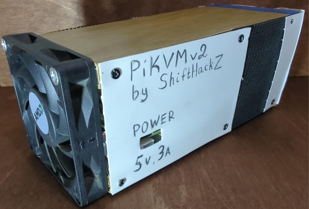 Устройство PiKVM v2, собранное в самодельном корпусе