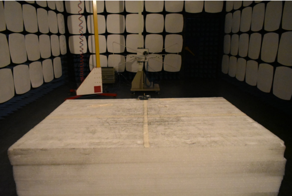 Фотография с места проведения испытаний на излучаемые помехи в безэховой камере