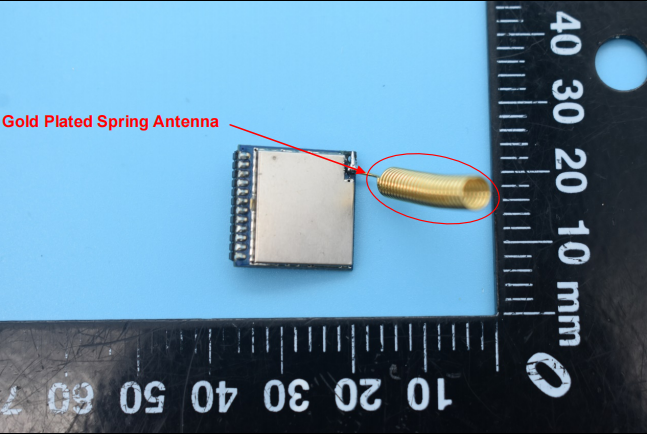Модуль RF4463PRO, подключенный к позолоченной пружинной антенне