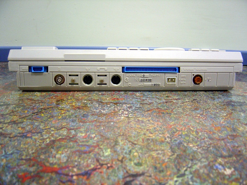 Задняя панель «Искра 1080 Тарту», фото музея Тарту (arvutimuuseum.ut.ee)