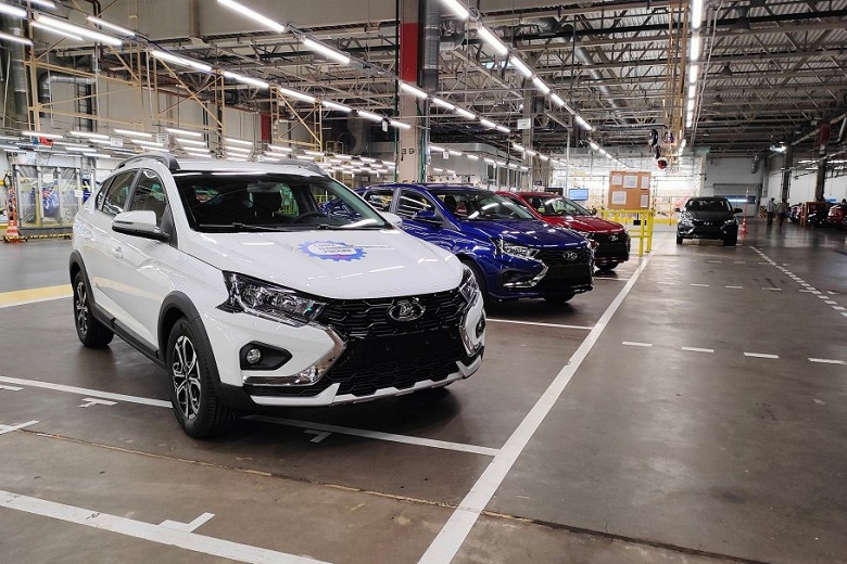 Ну теперь точно поехали: АвтоВАЗ массово отгружает Lada Iskra, до конца месяца завод поставит более 1100 машин