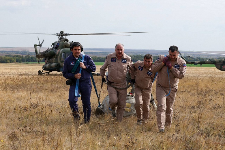 Посадка биоспутника «Биона-М» №2 с уникальным «экипажем»: фото и видео с места событий - 4 Посадка биоспутника «Биона-М» №2 с уникальным «экипажем»: фото и видео с места событий