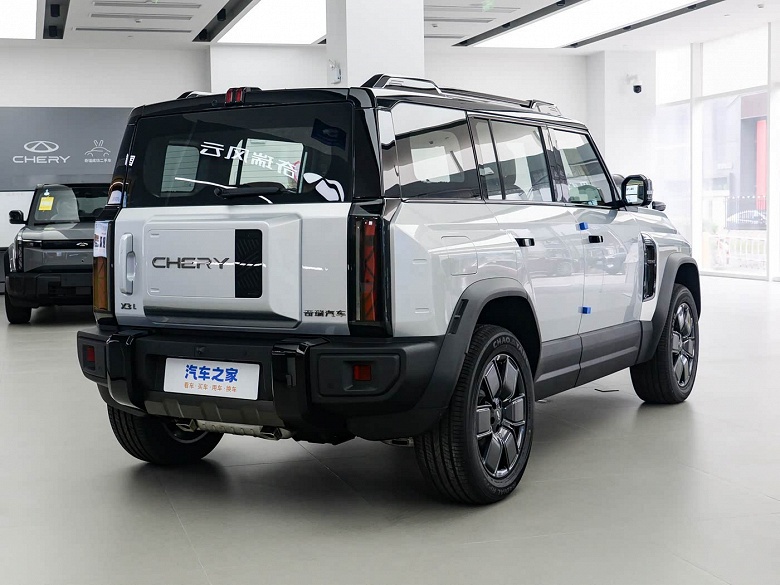 Представлен &laquo;квадратный&raquo; внедорожник Chery Fulwin X3L: гибридная система мощностью 428 л.с., полный привод и запас хода до 1200 км за 149,9 тыс. юаней (1,75 млн рублей)