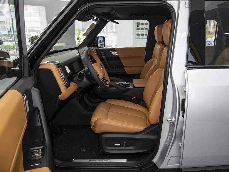 Представлен &laquo;квадратный&raquo; внедорожник Chery Fulwin X3L: гибридная система мощностью 428 л.с., полный привод и запас хода до 1200 км за 149,9 тыс. юаней (1,75 млн рублей)