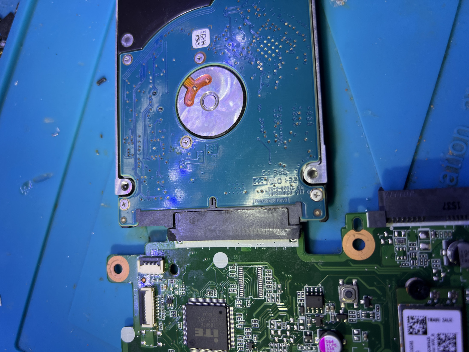 Как я ремонтировал ноутбук, купленный за 12 евро. Восстановление при помощи паяльника и отчаяния - 16