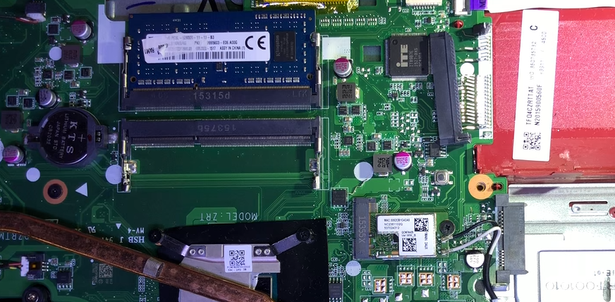 Как я ремонтировал ноутбук, купленный за 12 евро. Восстановление при помощи паяльника и отчаяния - 5