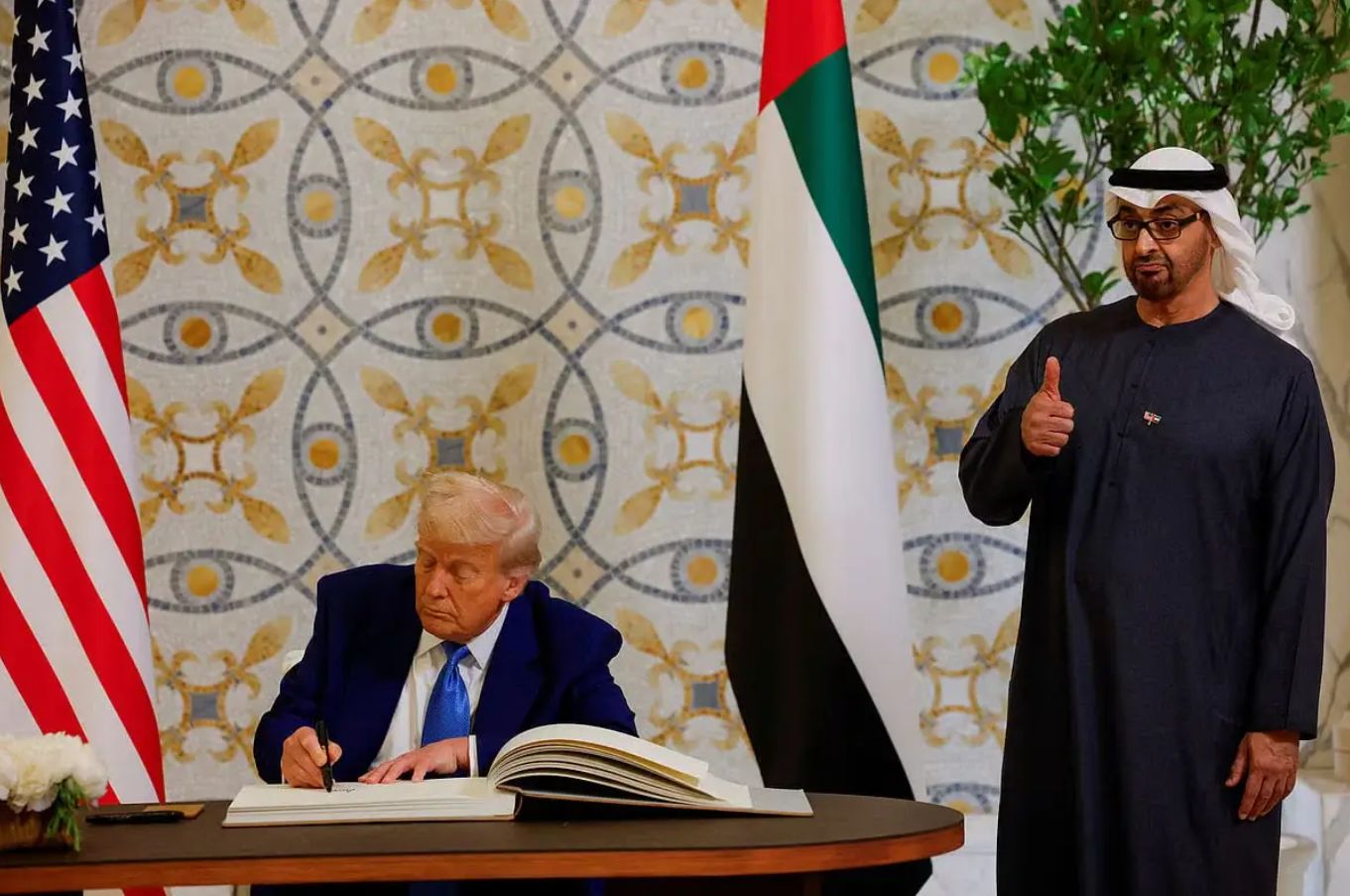 Не знаю как вам, но эмиратскому шейху такие расклады точно нравятся…