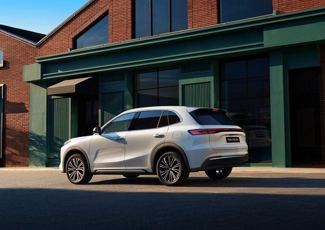 Первый подключаемый гибрид Geely с запасом хода более 1400 км. Geely EX5 EM-i будет дешевле электромобиля Geely EX5