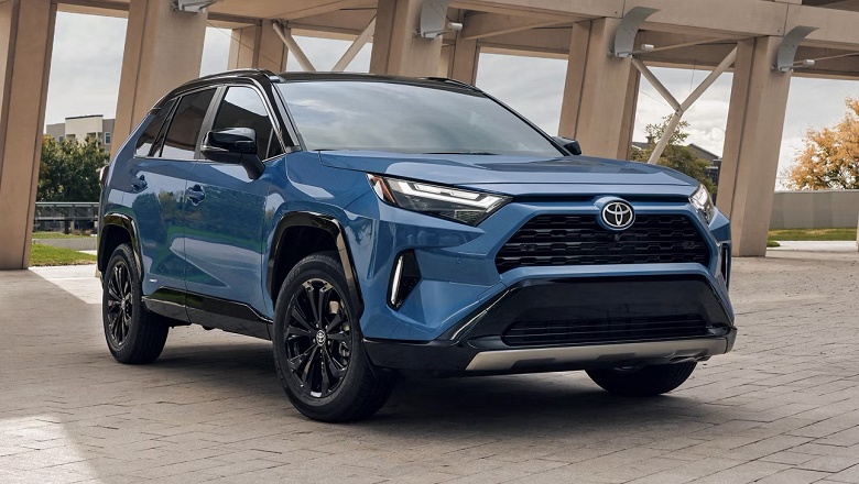 Россияне купили рекордное число автомобилей Toyota, самые популярные модели &mdash; RAV4, Camry и Highlander