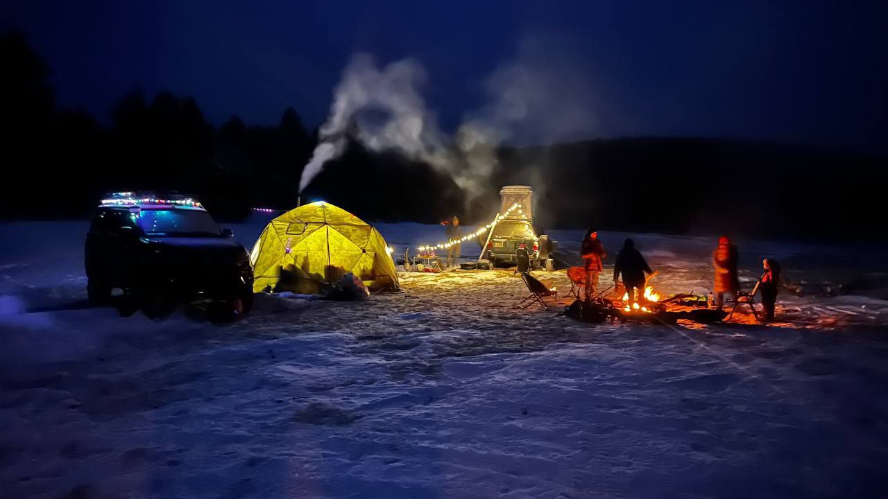 А иногда освещение бывает и таким красивым и праздничным. Н.Г. 2025, Оз. Хурла-Кёль, КЧР.