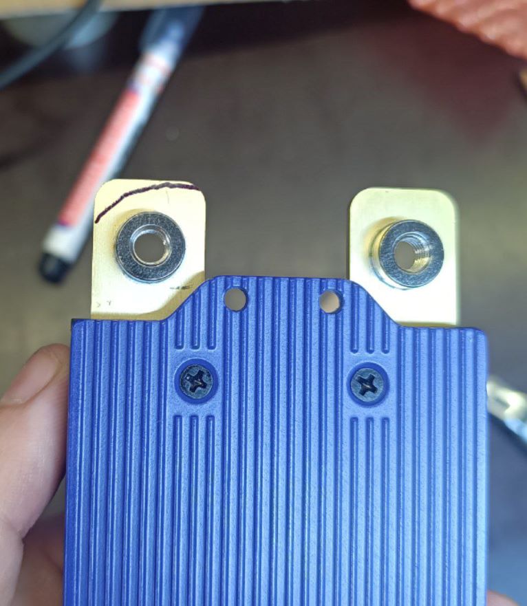 Отмечено скругление нижнего контакта