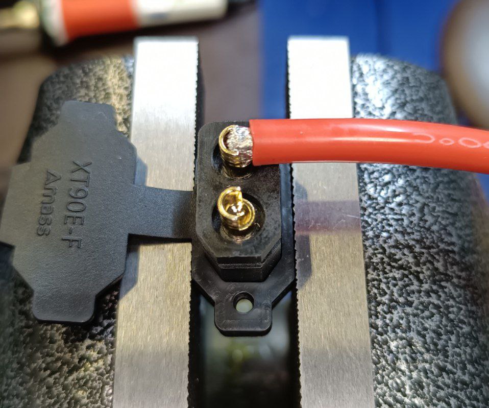 Вот так стыкуем, и припаиваем