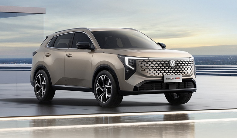 Changan кардинально обновил один из самых популярных кроссоверов: 190-сильный Changan CS55 Plus с запасом хода 1000 км оценили в 78,9 тыс. юаней (1 млн рублей)