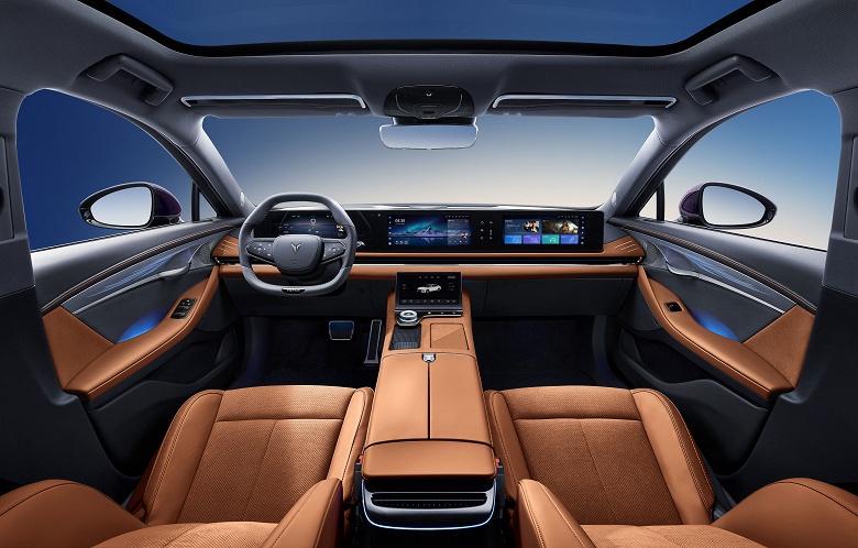 Российская сборка и скидки от государства: стартовали продажи представительского гибридного седана Voyah Passion EVR 