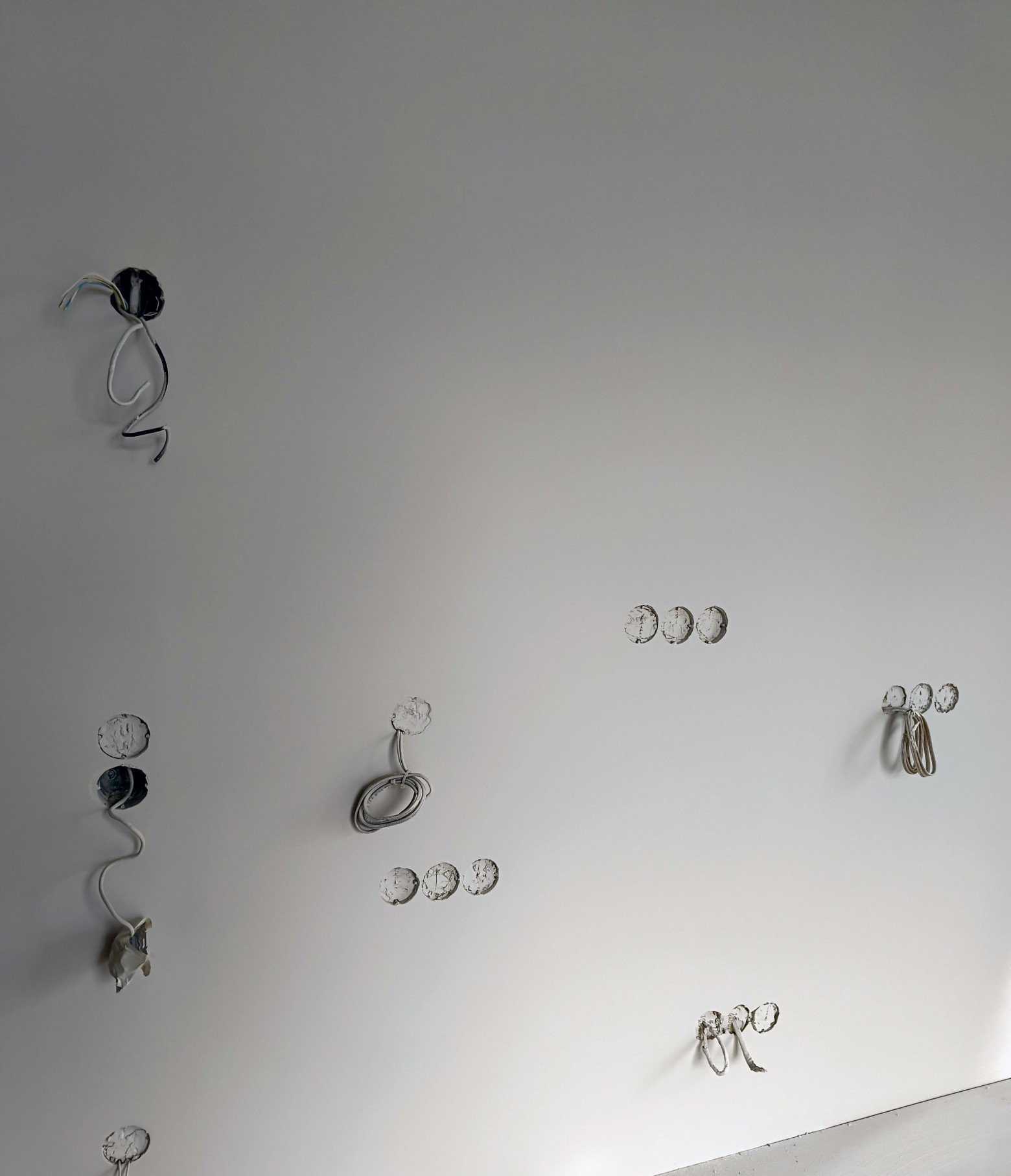 По количеству будущих розеток понятно, что эта комната сына-программиста  