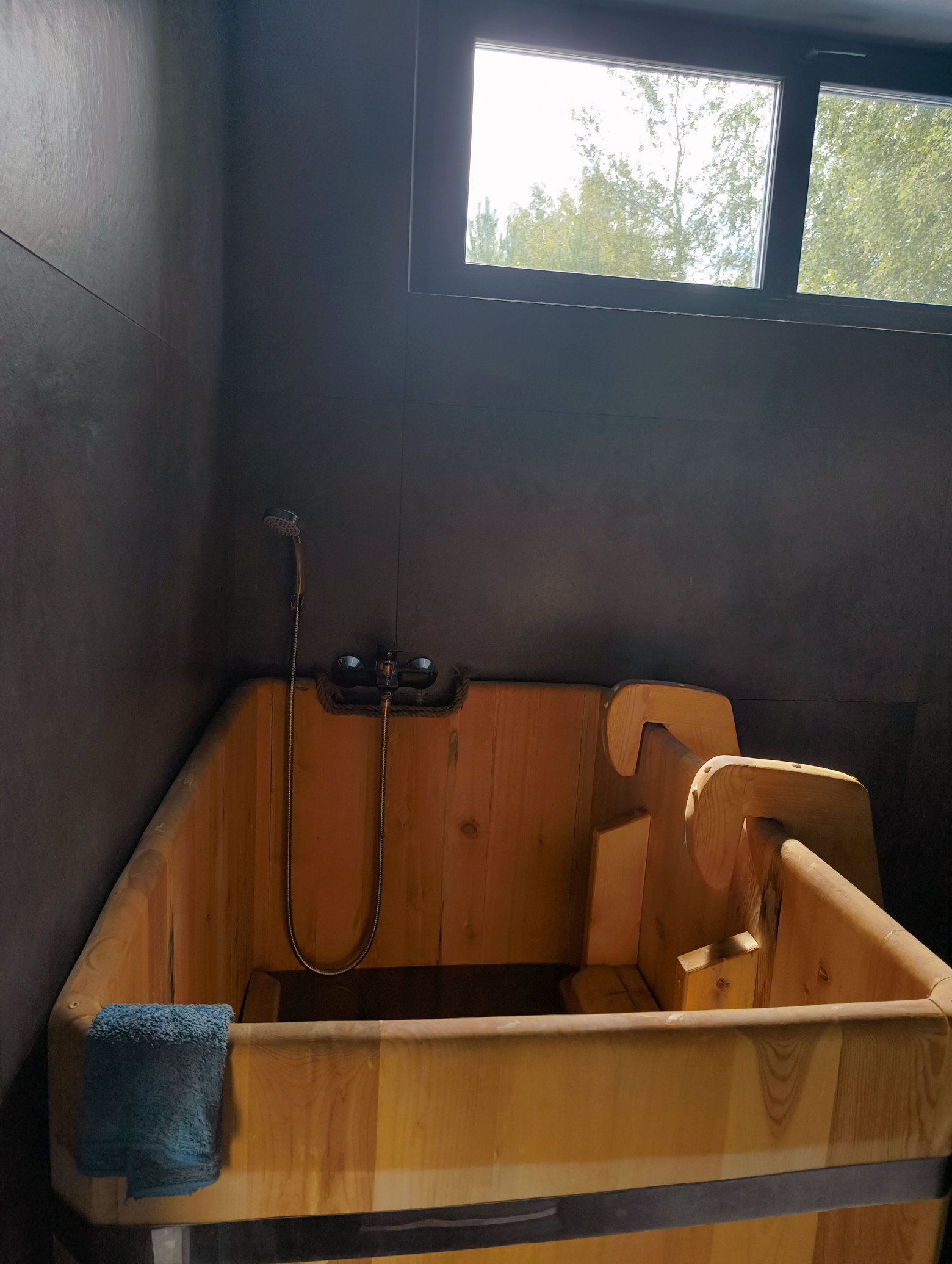 После сеанса парения приятно окунуться в купель  