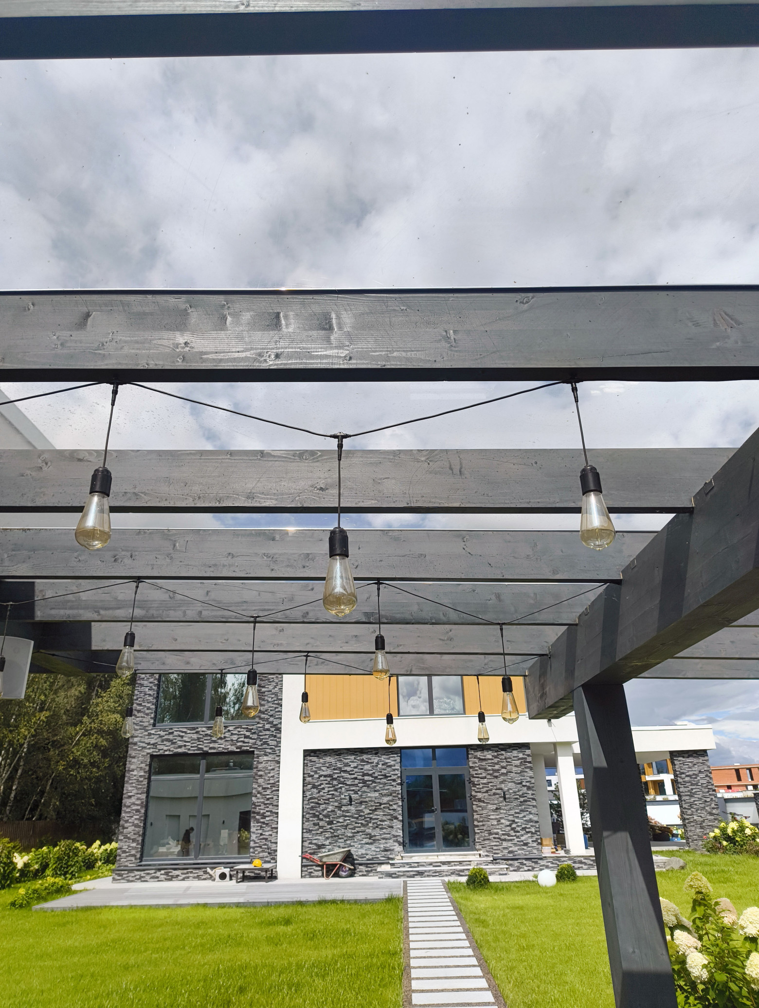 Освещение террасы перед баней  