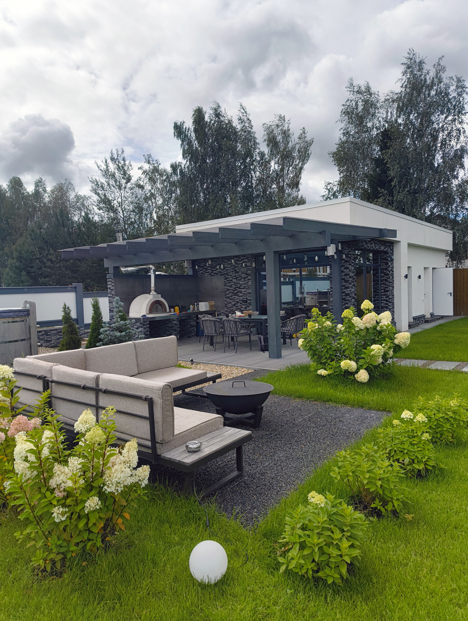 А снаружи и не скажешь, что это баня