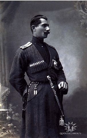 Георгиевский кавалер Георгий Дзугаев командовал 20-м автопулемётным взводом, затем 8-м дивизионом