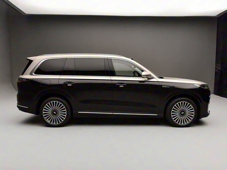 У Chery появился большой внедорожник, очень похожий на Range Rover. Chery Fulwin T11 вышел на рынок: 6 мест, запас хода 1400 км, гибридная система и полный привод