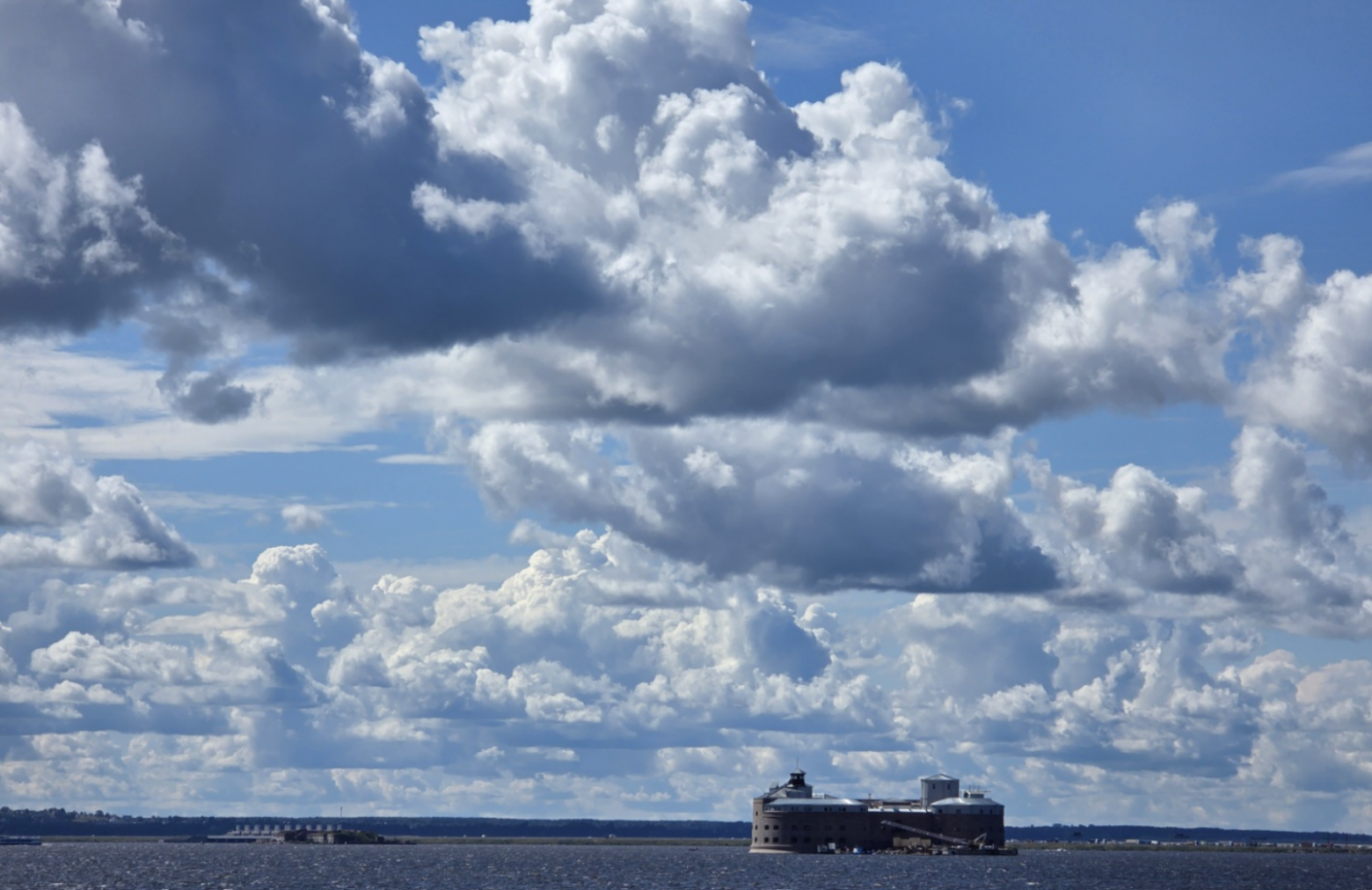 Вложили 700 млн. Работали сутками, нас сдувал ураган, материалы носили на плечах. А люди топчут нашу работу - 20 Вложили 700 млн. Работали сутками, нас сдувал ураган, материалы носили на плечах. А люди топчут нашу работу - 20