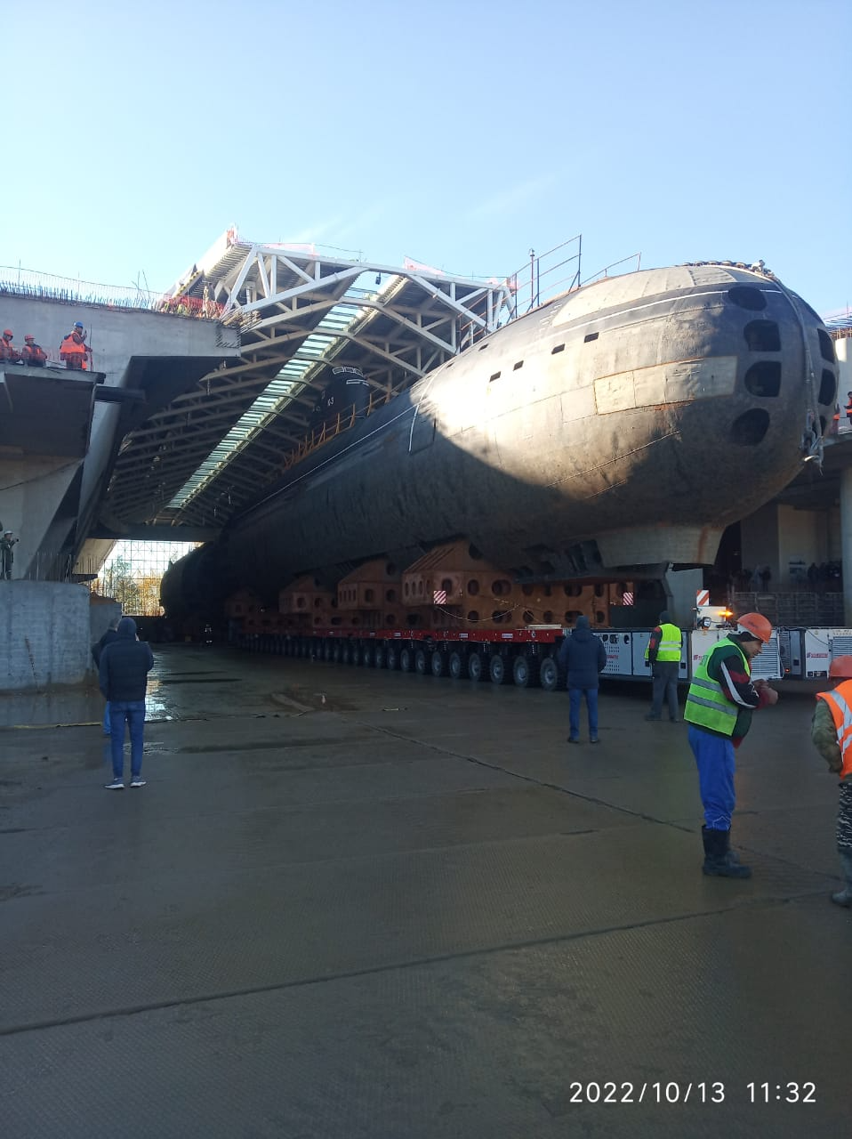 А вот и лодка К-3 подъехала. Ее тоже реставрировали, но на Морском заводе.