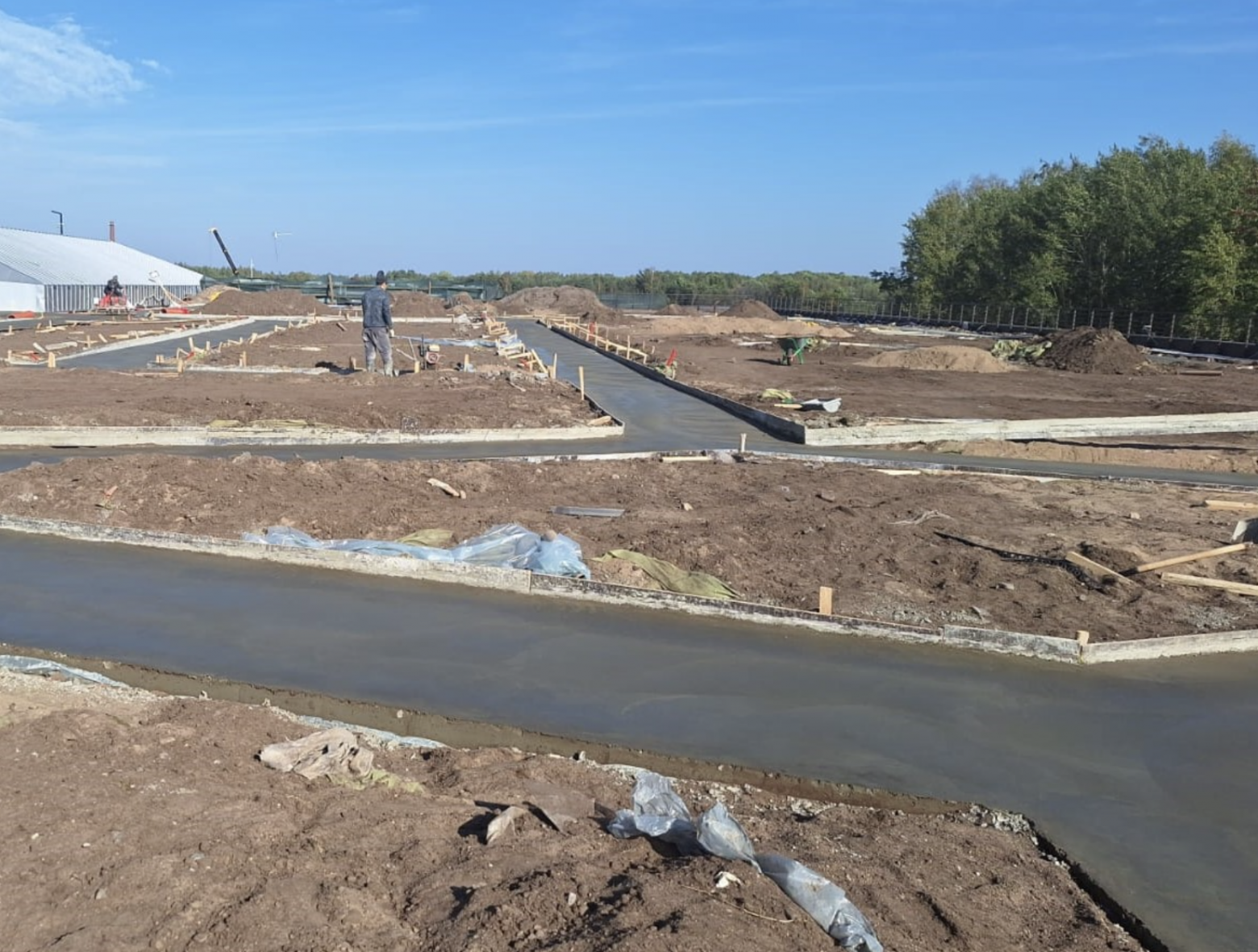 Вложили 700 млн. Работали сутками, нас сдувал ураган, материалы носили на плечах. А люди топчут нашу работу - 6 Вложили 700 млн. Работали сутками, нас сдувал ураган, материалы носили на плечах. А люди топчут нашу работу - 6