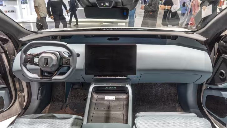 В России открыли предзаказы на Avatr 12. Опубликованы живые фото