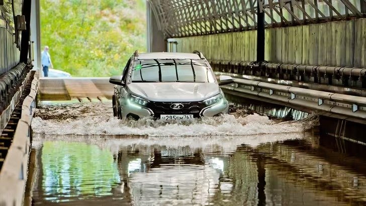 Как над ними только не издевались: автомобили Lada Iskra прошли масштабные испытания, имитирующие 150 000 км пробега или 6 лет эксплуатации