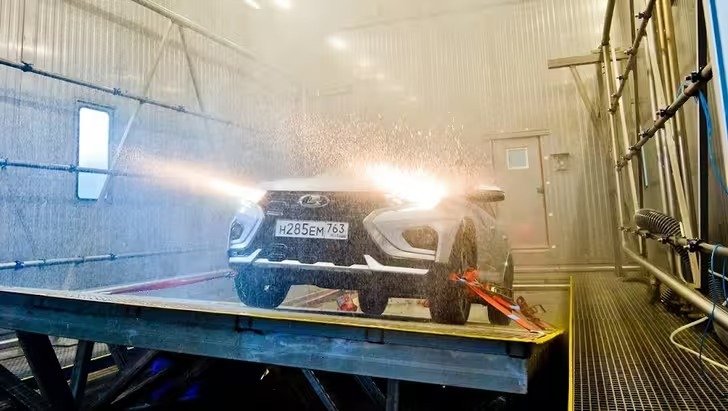 Как над ними только не издевались: автомобили Lada Iskra прошли масштабные испытания, имитирующие 150 000 км пробега или 6 лет эксплуатации