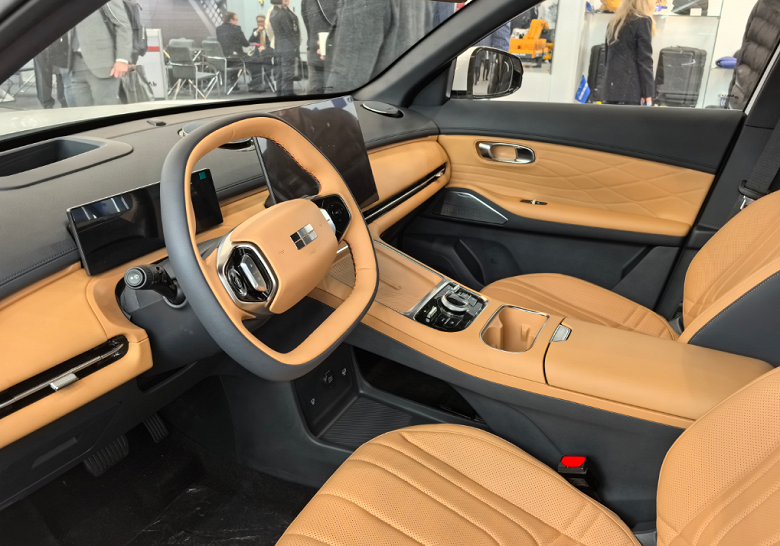 Первый белорусский гибридный кроссовер Belgee X80, который собираются привезти в Россию через год, показали на выставке «Иннопром. Беларусь» - 1 Первый белорусский гибридный кроссовер Belgee X80, который собираются привезти в Россию через год, показали на выставке «Иннопром. Беларусь»