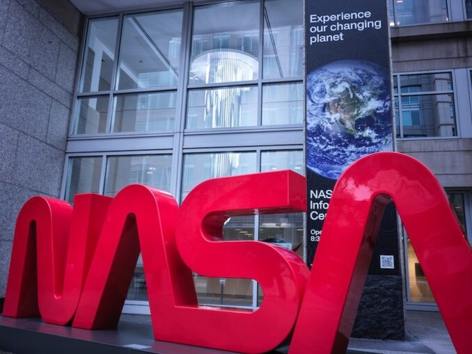 Отчет сенатского комитета США обвиняет NASA в незаконном использовании бюджета